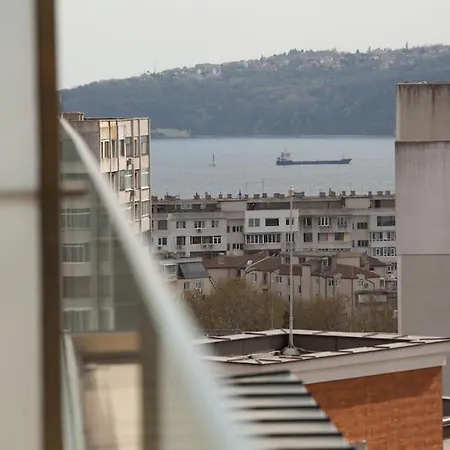 דירה Black Sea View וארנה